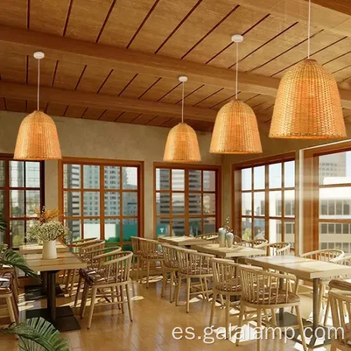 Lámpara de araña de ratán grande moderna con sombra tejida